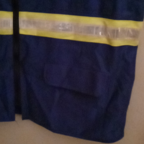FIRST RESPONDER SAFETY VEST - Picture 2 of 4